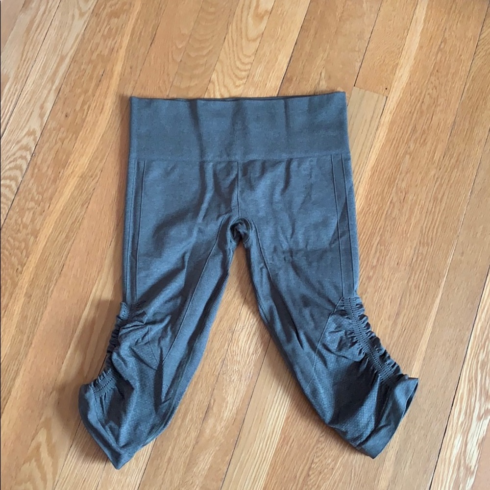 Lululemon size 8 stretch crops